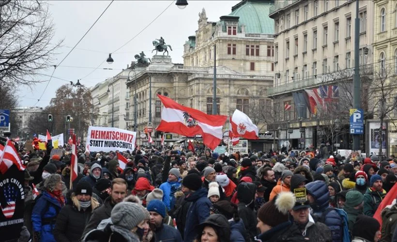 Avusturya'da binlerce gösterici Kovid-19 önlemlerini protesto etti