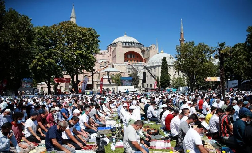 Ayasofya'nın ibadete açılmasına 'felaket' diyen Sözcü'ye büyük tepki!