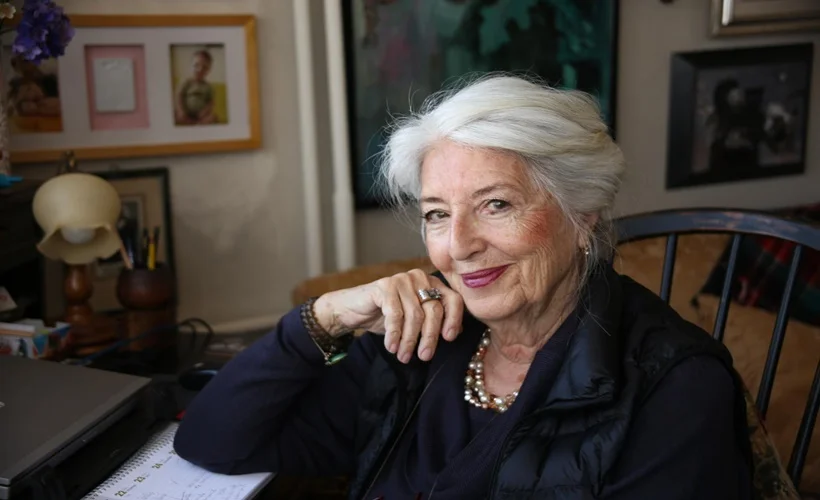 Aylin Özmenek kimdir?