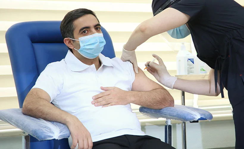 Azerbaycan'da Kovid-19'a karşı aşılama başladı