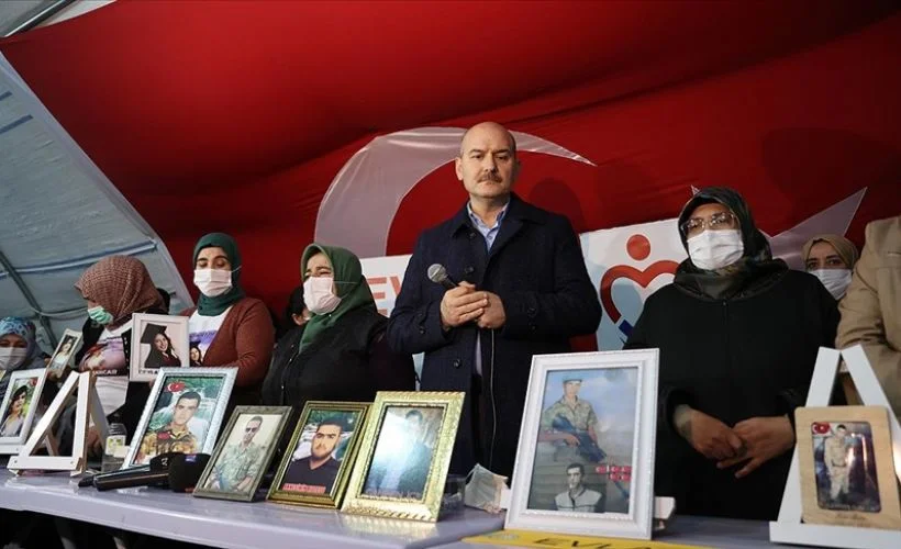Bakan Soylu, Diyarbakır annelerini ziyaret etti