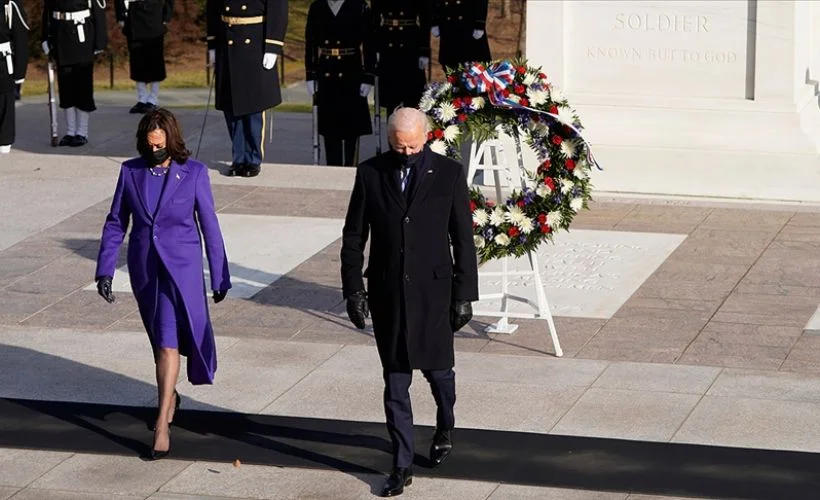 Biden Meçhul Asker Anıtı'na çelenk bıraktı