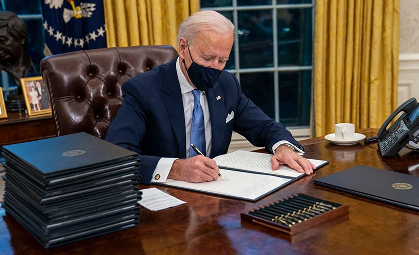 Biden Trump'ın izlerini silmeye başladı