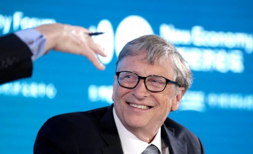 Bill Gates, insanlara çip takılacağı iddiasına yanıt verdi