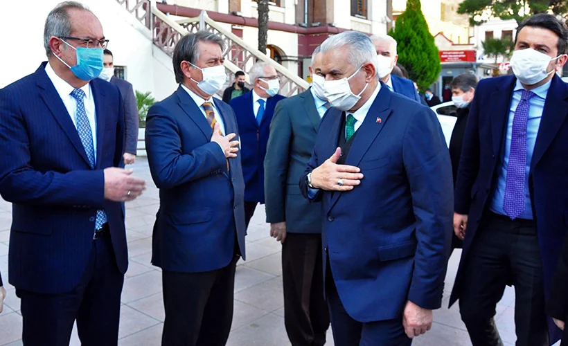 Binali Yıldırım, Manisa Valisi Karadeniz'i ziyaret etti