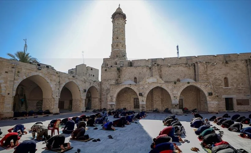 Bir aylık aradan sonra Gazze'de cuma namazı kılındı