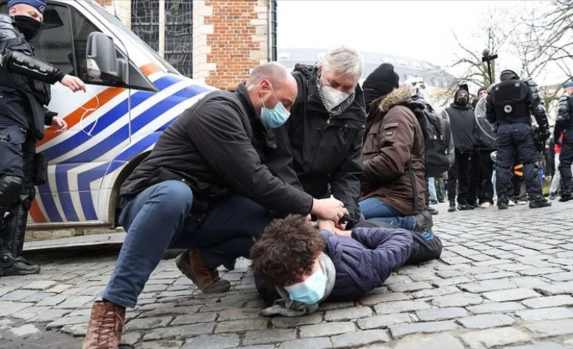 Brüksel'de ırkçılık ve polis şiddetine karşı gösteri düzenlendi