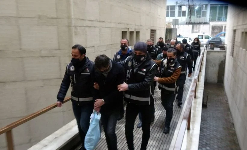 Bursa'da erkeklerin uygunsuz fotoğraflarını çeken şantaj şebekesine operasyon!