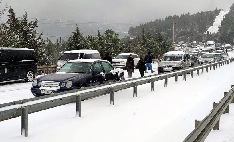 Denizli-Antalya Karayolu, kar nedeniyle ulaşıma kapandı