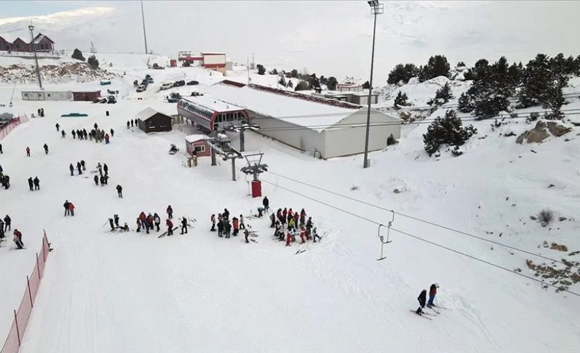 Doğu Anadolu'da kayağın parlayan adresi: Ergan Dağı