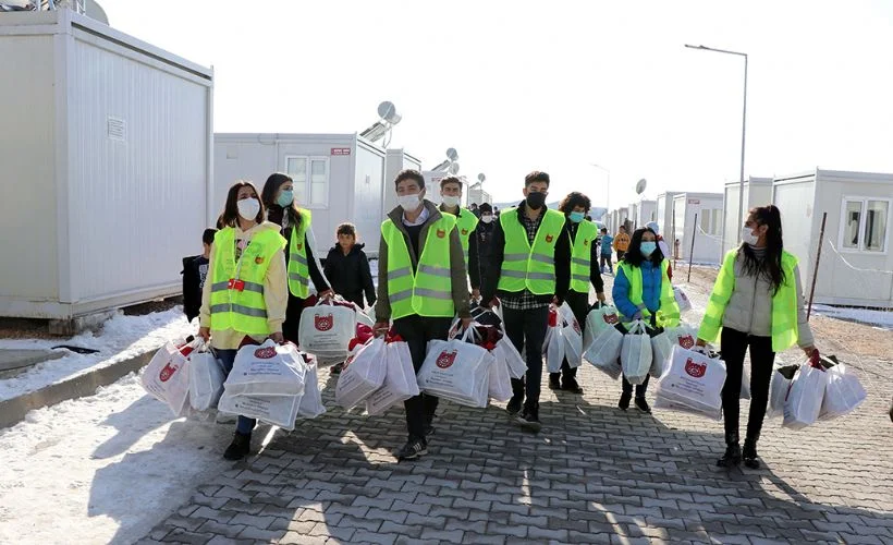Elazığ'da depremzede 1023 çocuğu ısıtacak yardım