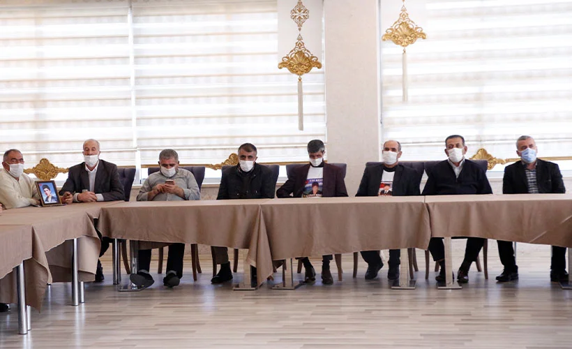 Evlat nöbetindeki babadan Demirtaş'ın annesine çağrı