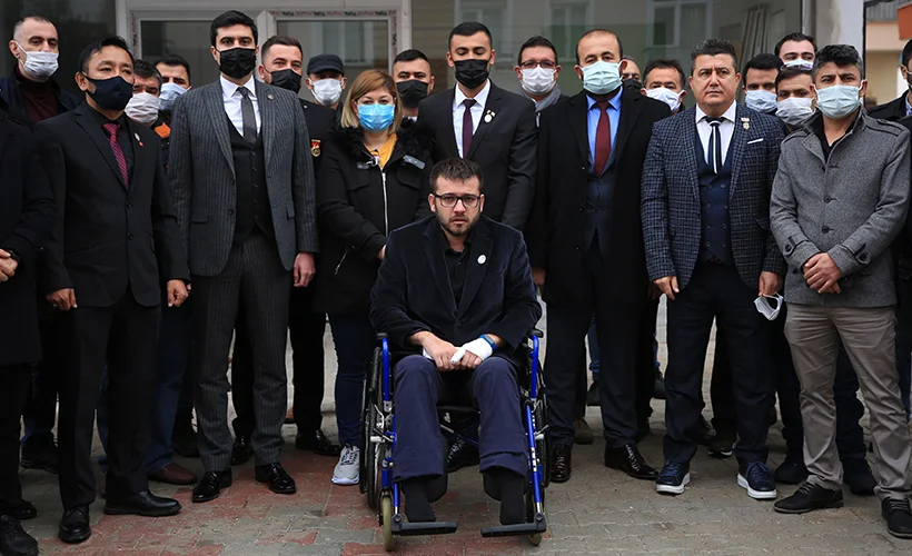 Gaziyi darp eden baba ve oğlunun serbest bırakılmasına tepki