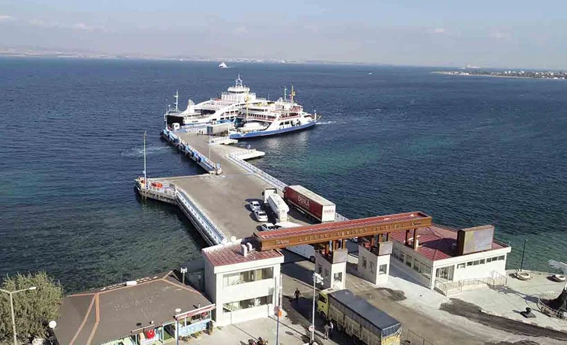 Gelibolu-Lapseki feribot seferlerine fırtına engeli
