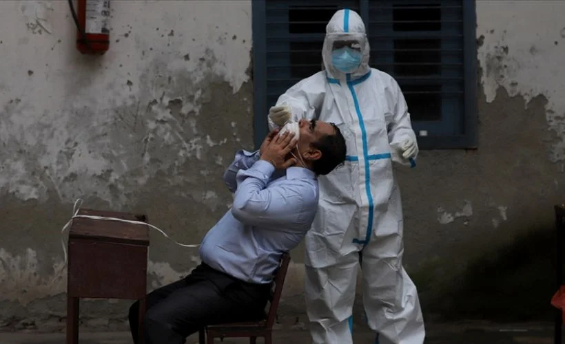 Hindistan'da Kovid-19'dan 264 kişi hayatını kaybetti