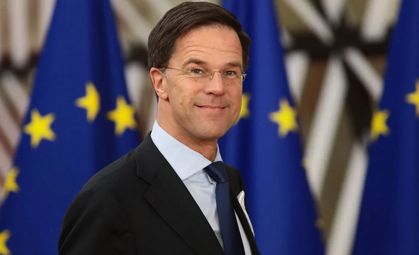 Hollanda'da hükümet istifa etti
