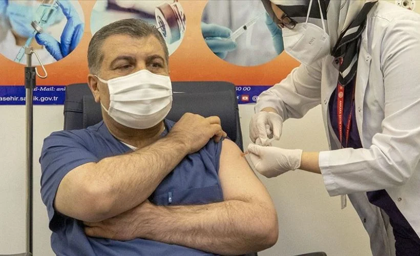 İlk CoronaVac aşısı Bakan Koca'ya yapıldı!