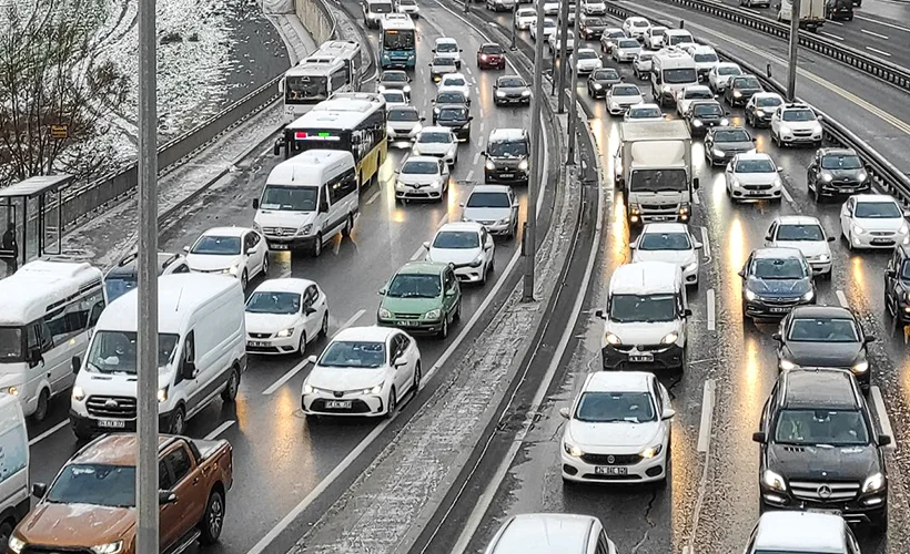 İstanbul'da trafik yoğunluğu yaşanıyor