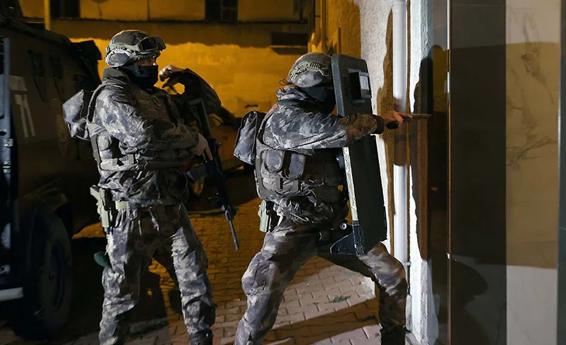 İzmir merkezli 12 ilde terör operasyonu