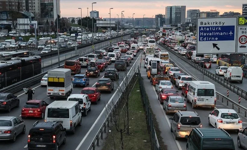 Kısıtlama öncesi İstanbul trafiği yoğunlaştı