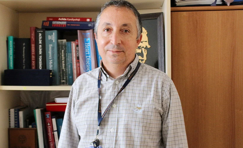 Koronavirüsü yenen Prof. Dr. Çete'den 'aşı' uyarısı