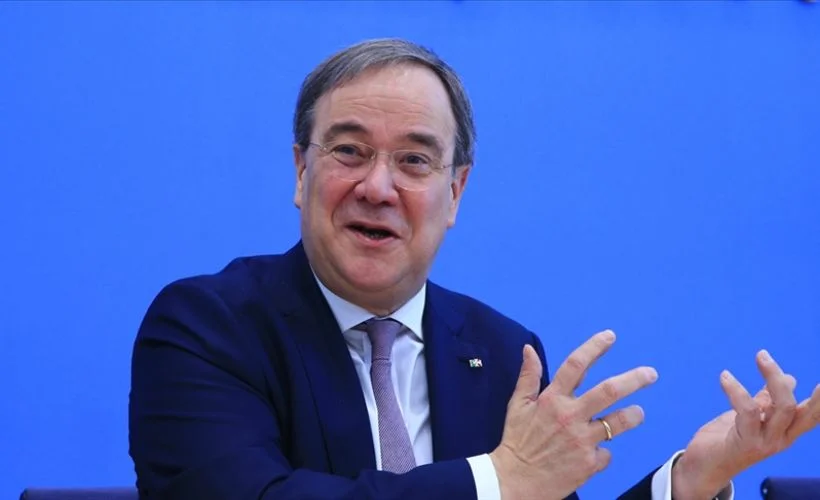 Laschet, Merkel'in halefi olma yolunda