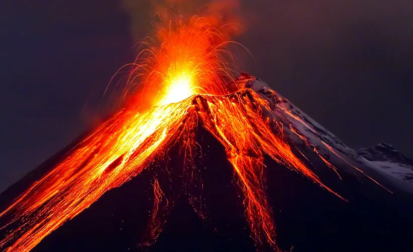 Merapi Yanardağı son 6 saatte 36 kez lav püskürttü