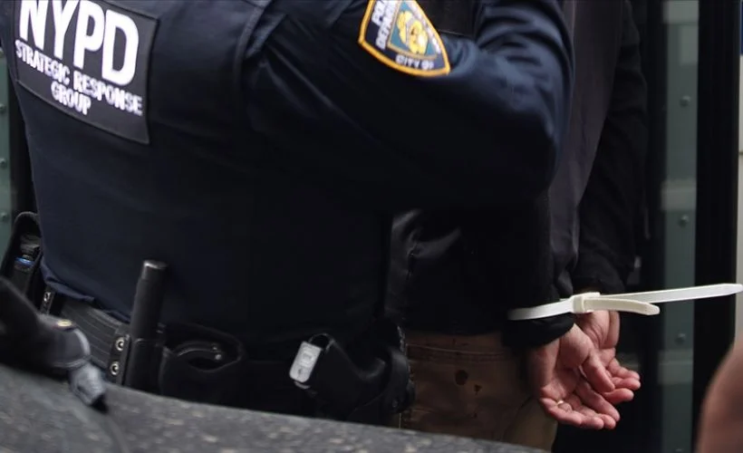 New York'ta aracında silah ve mühimmat bulunan kişi gözaltına alındı