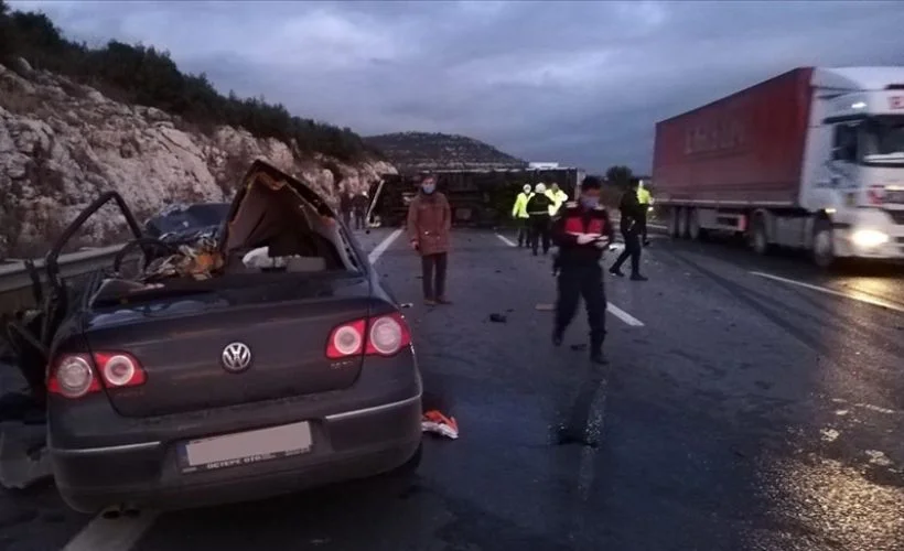 Pozantı-Ankara otoyolunda trafik kazası: 5 kişi hayatını kaybetti, 1 kişi yaralandı