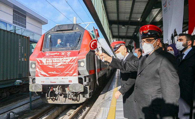 Rusya ve Çin'e gidecek ihracat trenleri törenle uğurlandı