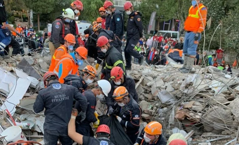 Saatte 1 yangın, 1 kurtarma olayı