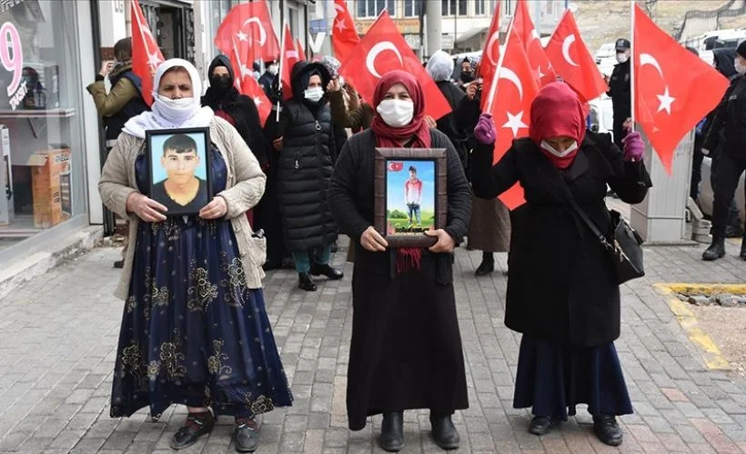 Şırnaklı kadınlar HDP İl Başkanlığı önünde eylem yaptı