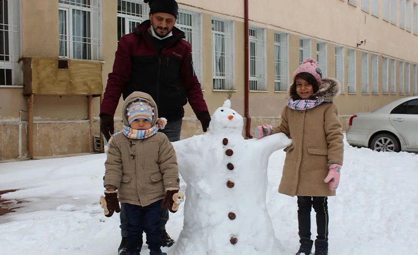 Sivas'ta çocukların kar keyfi