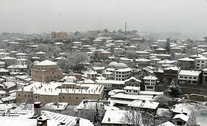 Tarihi konaklar beyaza büründü