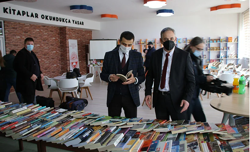 TİKA, Kuzey Makedonya'ya 10 bin Türkçe kitap bağışladı