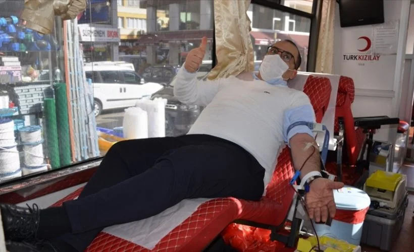 Trabzon'da kan bağışında bulunanlara Sürmene bıçağı hediye edildi