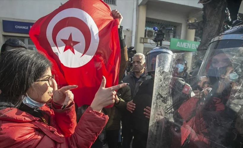 Tunus'ta gözaltına alınan protestocular için gösteri düzenlendi