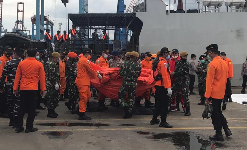 Uçak kazasına ilişkin yeni kalıntı ve ceset parçaları bulundu