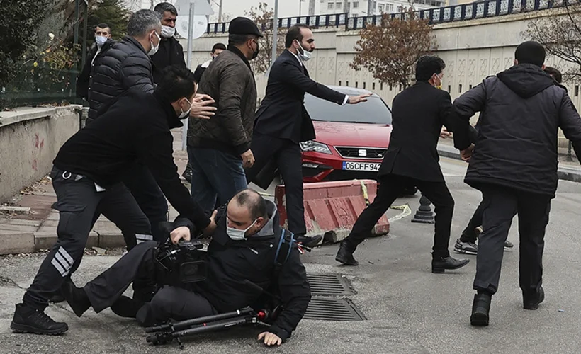 Ümitcan Uygun'un yakınları AA ekibine saldırdı