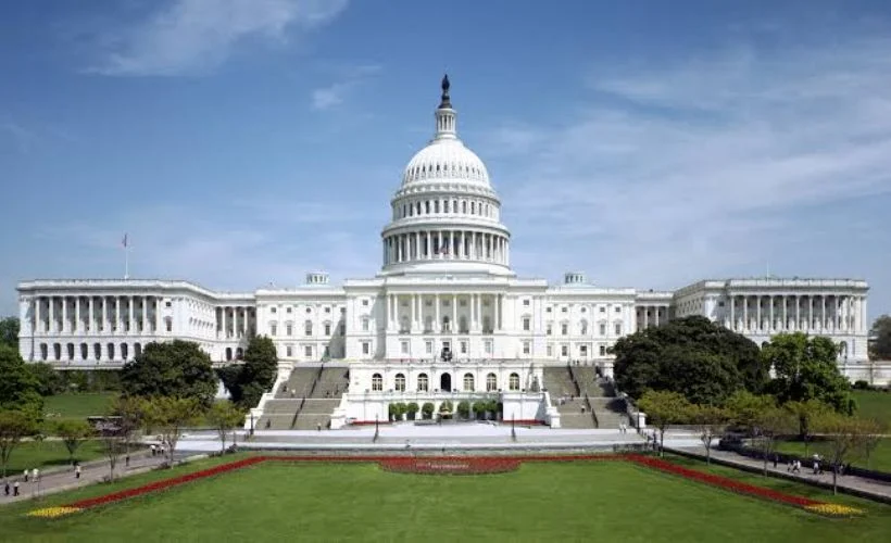 Washington'da göstericiler Kongre binasına girdi