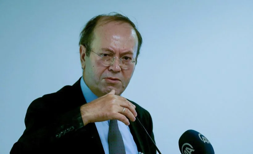 Yusuf Kaplan: Her yerde Noel Baba soytarıları cirit atıyor
