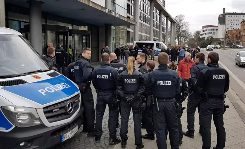 Alman polisi, Türk aileyi hastanelik etti