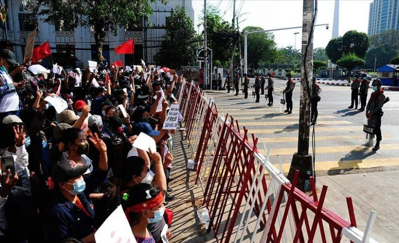 Askeri darbenin ardından Myanmar'da sular durulmuyor