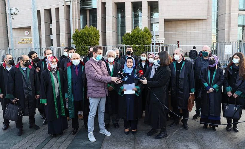 Avukatlardan İstanbul Adliyesi önünde '28 Şubat' açıklaması