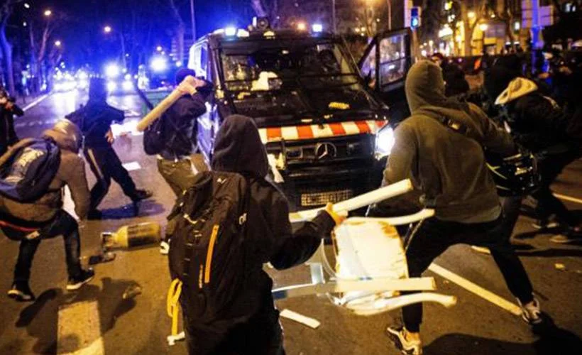 Barselona kentindeki gösteriler şiddet ve yağmaya dönüştü