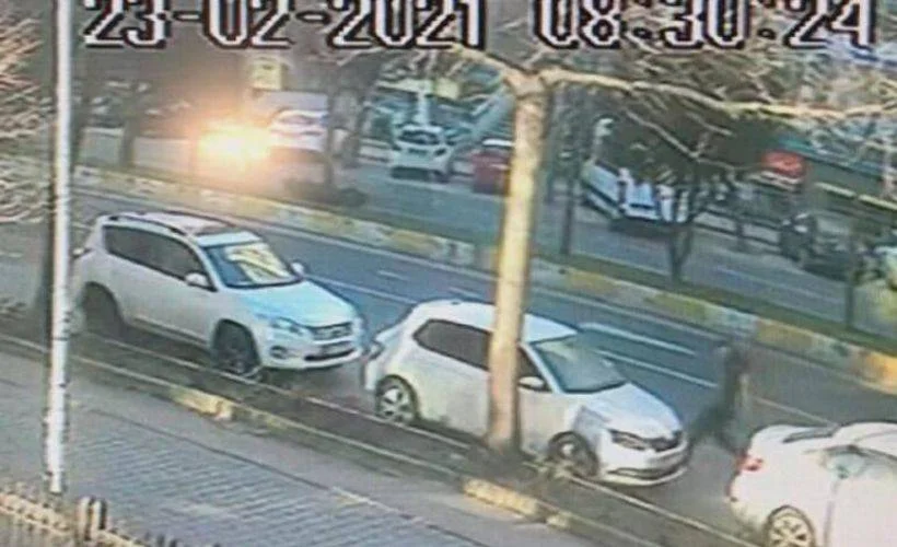 Beylikdüzü'nde sokak ortasında silahlı saldırı kamerada