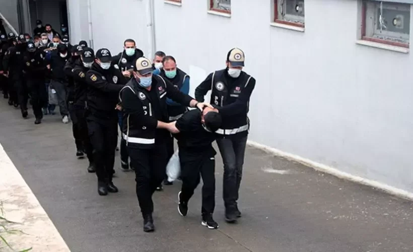 Cinayeti başkalarına üstlendirmişler, silahlarını eşlerine taşıtmışlar