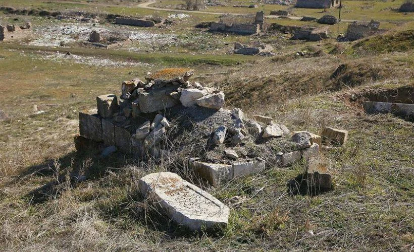 Dağlık Karabağ'da Ermeni güçlerin vahşetinin tanığı yıkılan mezarlıklar