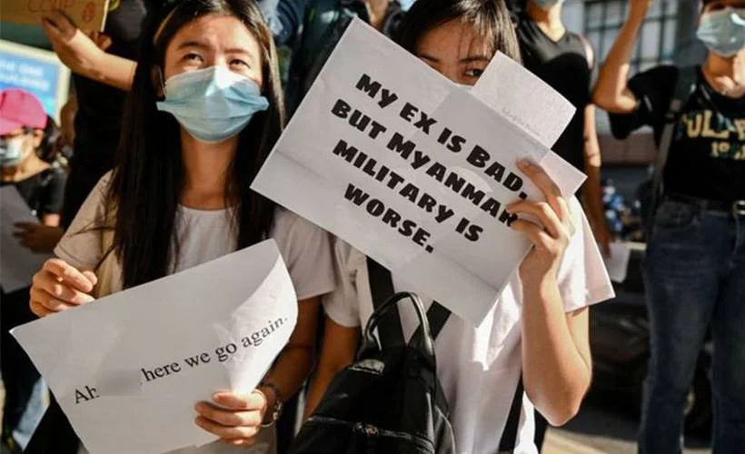 Darbeyi protesto eden gençlerden ilginç slogan!
