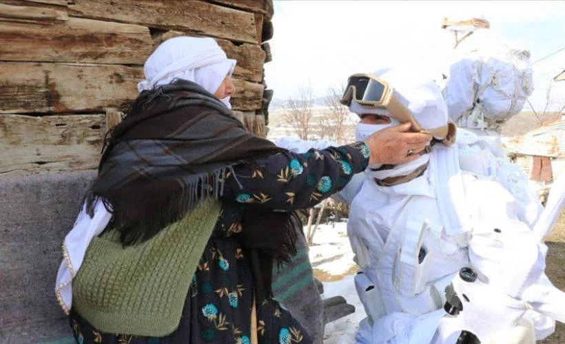 Erzincan komandolarına köylülerden moral desteği